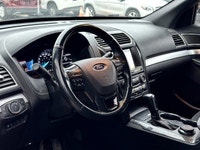 * Intelligent 4WD with different drive modes * 7-passenger seating with flexible cargo space and ava... (image 4)