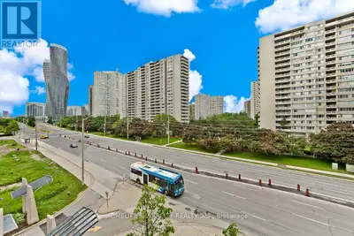 A One Location***Hurontario & Burnthamthorpe ***Walking Distance To Public Transit, School, Square O...