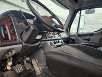 Ryder Stock ID: 347508 Transmission Type/Speed: MANUAL 10 Engine: DIESEL DD13'13 12.8 450/180 Horse... (image 8)