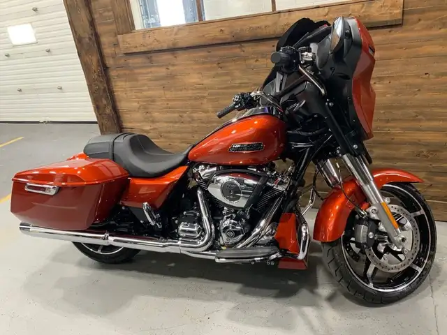 2024 Harley-Davidson Street Glide in Street, Cruisers & Choppers in Oshawa / Durham Region - Image 3