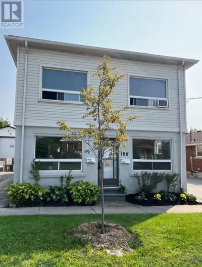 RENOVATED, POSITIVE CASH-FLOW, LEGAL DUPLEX TURNKEY INVESTMENT OPPORTUNITY Attention investors! This...