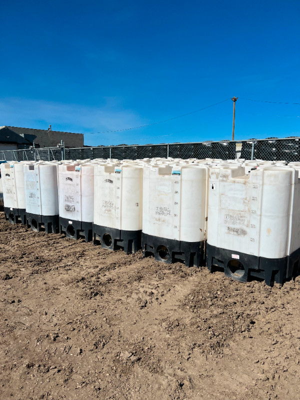 CLEAN 1000L. RAIN WATER TOTES. in Ladders & Scaffolding in Edmonton - Image 4