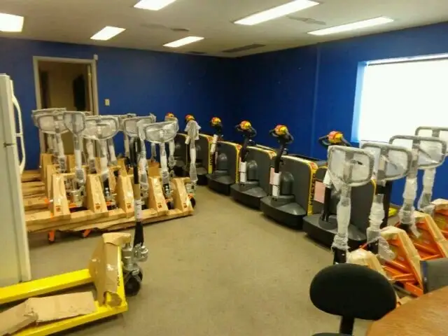 transpalette  chariot elevateur manuel 1 an garantie forklift​ in Other in City of Montréal - Image 6