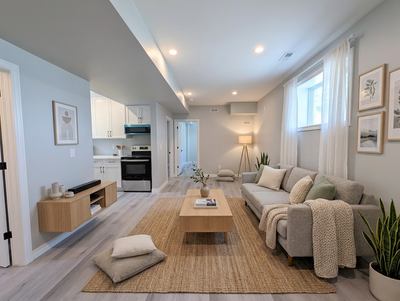 Welcome to this beautifully renovated 2-bedroom, 1-bathroom lower unit located in a quiet Welland ne...