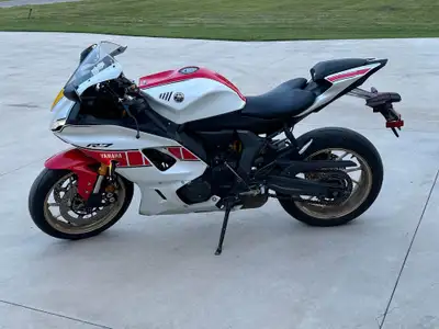 APPLY NOW: https://www.ridecollective.ca/get-pre-approved 2022 60TH ANNIVERSARY YAMAHA R7 EDITION •...