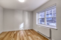 Renovated Akelius one bedroom apartment for rent. Located near Ch. Queen Mary and Rue Ponsard in the... (image 4)