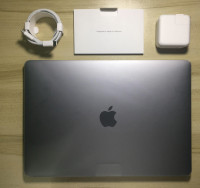 ⭐⭐⭐Apple MacBook Pro 13inch 2017 8GB 128GB i5. $599