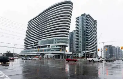 Fantastic Opportunity In The Heart Of Downtown! 1 Bed + Large Den W/ Locker, 683Sf + 38Sf Balcony In...