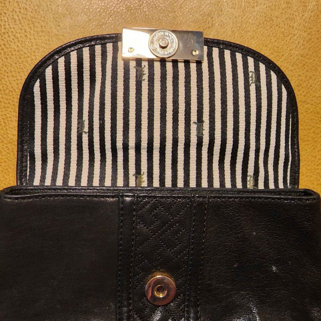 L.A.M.B. leather clutch in Women's - Bags & Wallets in Oakville / Halton Region - Image 2