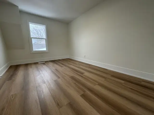 Bright & Charming 3-Bedroom Unit (A) in Belleville in Long Term Rentals in Belleville - Image 8