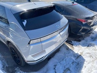 The advertised vehicle price is based on a promotional finance offer. Customers who purchase the veh... (image 4)