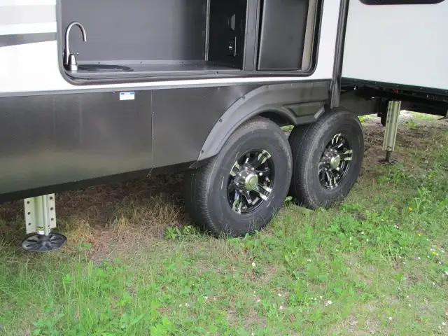 2023 SIERRA 391 FLRB-NEW LOADED FRONT LIVING-ON SALE $99,999!  in Travel Trailers & Campers in Ottawa - Image 6