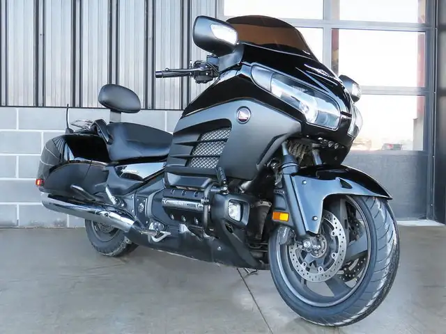 2014 Honda Gold Wing F6B in Sport Touring in Cambridge - Image 2