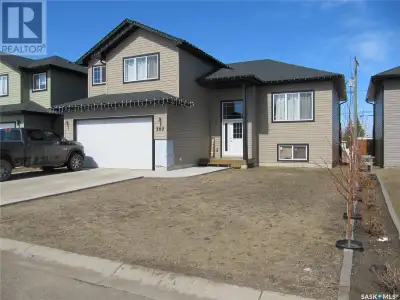 1590 sq ft 2 story home with 2 bedrooms on main, full bath, open concept living/dining/kitchen area,...