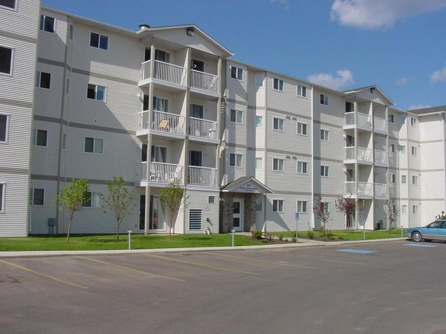 Great Location -  In-Suite Laundry - 5 Appliances in Long Term Rentals in Grande Prairie - Image 2