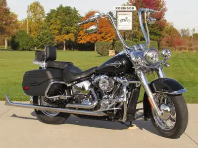 ONLY 3,000 KM - Almost $40,000 Invested and Like New This Exceptional 2020 Heritage Classic FLHC is...