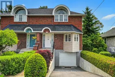 Prime location just steps to Bank Street, Alta Vista Plaza, Farm Boy, shops, transit, and more! This...
