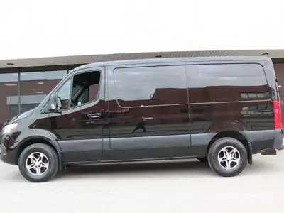 2020 MERCEDES SPRINTER - LOW ROOF!!! 3.0L V6 DIESEL ENGINE!!! 3 SEATER !!! ONLY 136,000 KM , YES , O...