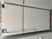 1121-Réfrigérateur Frigdaire blanc congélateur en haut top freez
