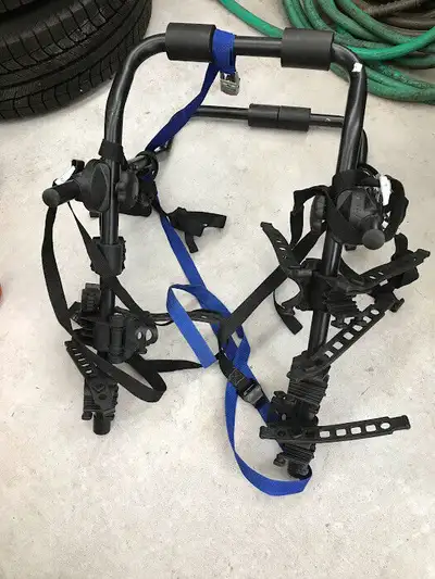 universal 3 bikes carrier rack trailer used like new fits all cars - $150.