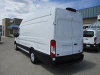 V6 , High Roof with long body style, auto ,air ,cruise, tilt ,pw ,pl,Nav with Bluetooth media radio.... (image 5)