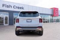 This 2024 Kia Sorento EX SUV boasts a powerful Turbocharged engine and all-wheel drive, ensuring con... (image 5)