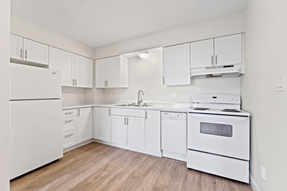 Plaza East Apartments - 3 Bedroom, 2 Bath Apartment for Rent - T 5