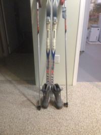 WOMENS CROSS COUNTRY SKIS