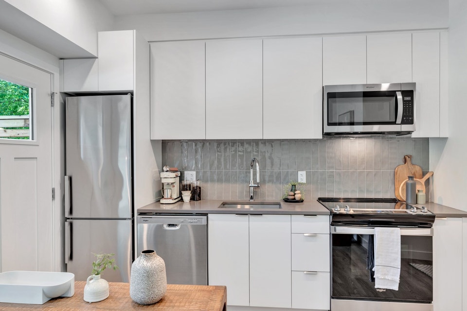 Studio Apartment for Rent - 137 East Keith Road 2