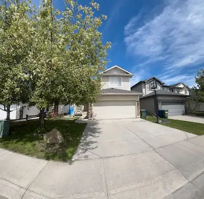 HOUSE FOR SALE BY OWNER - Silver Springs Way NW Airdrie.