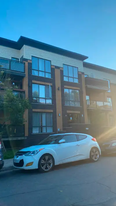 Condo 4 1/2 for rent/à louer