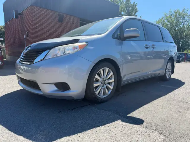 2014 Toyota Sienna LE AWD 179000km