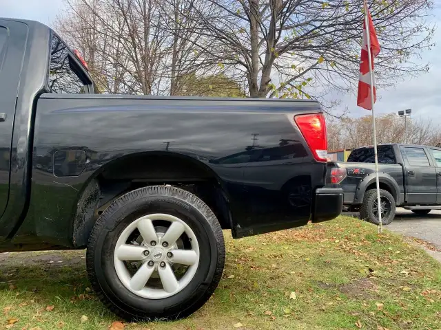 2015 NISSAN TITAN CREW 4X4 1 OWNER CERTIFIED in Cars & Trucks in Guelph - Image 10