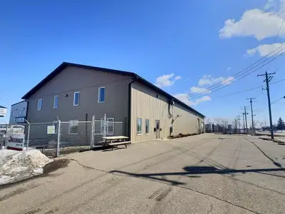 C18//Brandon/Premium Commercial Warehouse with Office Space. This high-quality, well-maintained comm...