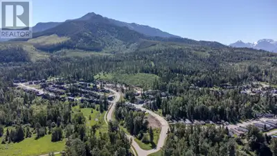 Prime location for this residential building lot just 2 minutes from Downtown Fernie. This lot offer...