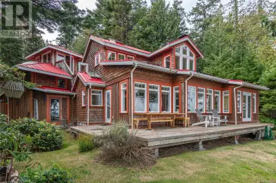Waterfront Escape on Gossip Island. Just 5 minutes from Galiano, this NE-facing 3-bed/3bath home on...