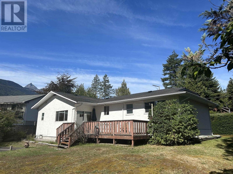 1376 DEPOT ROAD Squamish, British Columbia Houses for Sale Sunshine