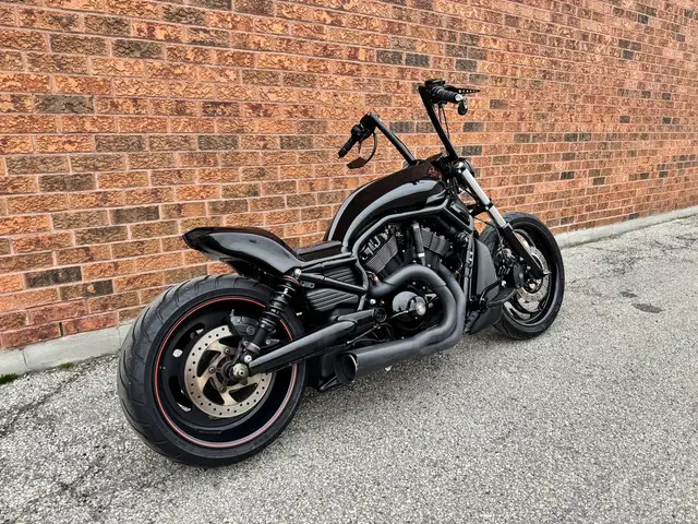 2011 Harley-Davidson V-Rod **CUSTOM BODY KIT** **VANCE & HINES P in Street, Cruisers & Choppers in Markham / York Region - Image 5