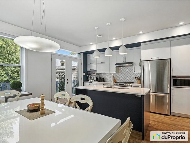 $744,900 - Townhouse for sale in Longueuil (Vieux-Longueuil) — photo 1