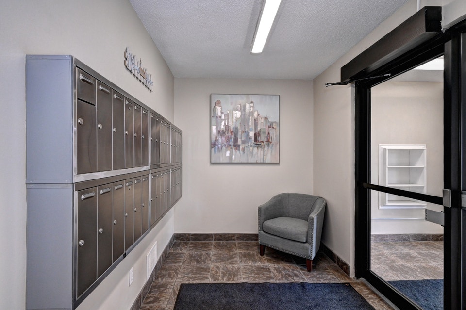 Waterloo Avenue Apartments - 2 Bedroom, 1 Bath Apartment for Ren 4