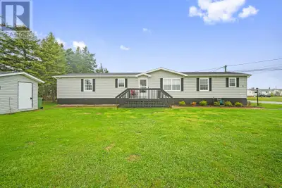 Welcome to 70 Jillian Street, located in the desirable Woodridge Trailer Park in Summerside. This we...