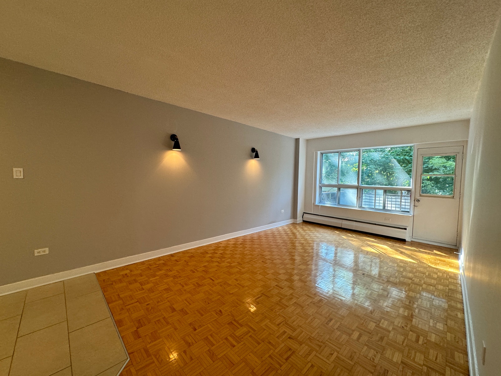 281 Riverside Drive — photo 1