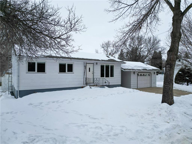 362 Ashburton Street Virden, Manitoba in Houses for Sale in Brandon - Image 2