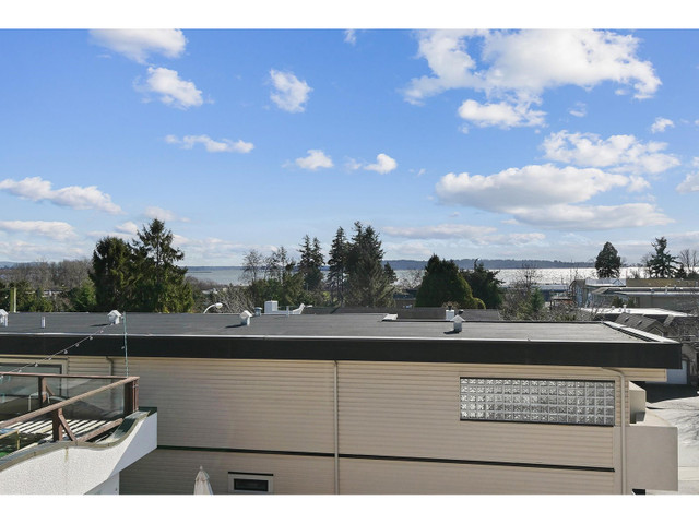 925 KENT STREET White Rock, British Columbia in Houses for Sale in Delta/Surrey/Langley - Image 3