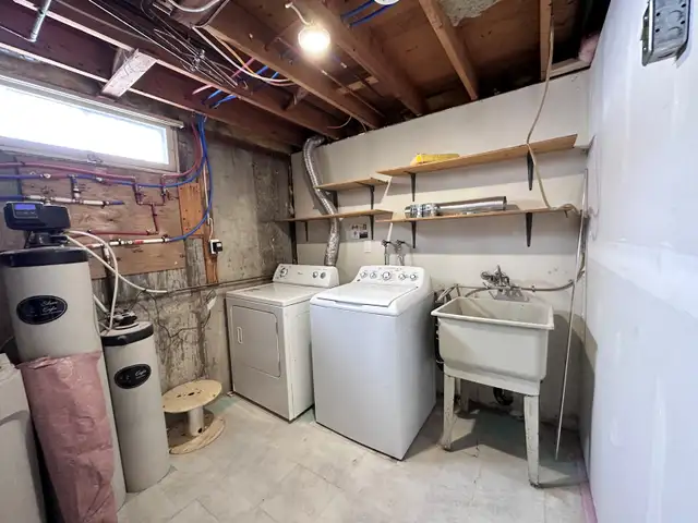 Completely Renovated 1 Bedroom Lower Floor of Raised Bungalow! ( in Long Term Rentals in Kitchener / Waterloo - Image 9