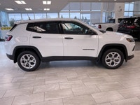 2.0 L I4 Gas Engine. Four wheel drive. 8-Speed Automatic Transmission. 5 Passenger. Forward collisio... (image 4)