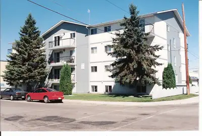 The building is located near the Grosvenor Shopping Centre and Shoppers Drug Mart on 8th Street E. T...