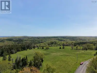 If country living is what you are after, with quiet mornings, open space, and room to breathe, this...