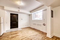 Akelius one bedroom apartment for rent. Located near avenue Clanranald in the Cote-des-Neiges neighb... (image 3)