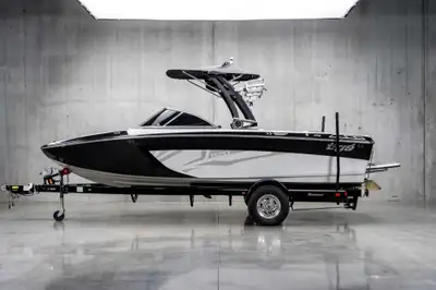 TIX0120RJ718 Wow quel superbe bateau de surf pour s'initier au monde des sports nautiques sans devoi...